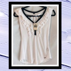 ❄️❄️Guess NWT Adorable Tee - Size XS